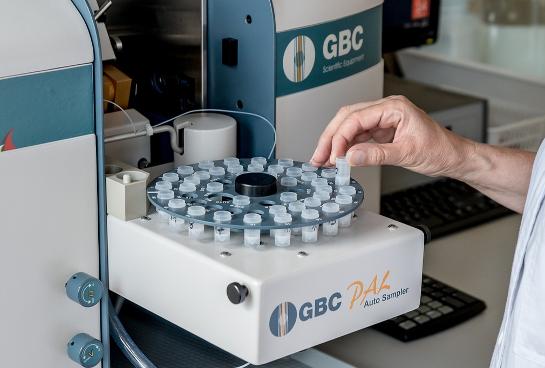 Gy�gyn�v�nyvizsg�l� laborat�riumok